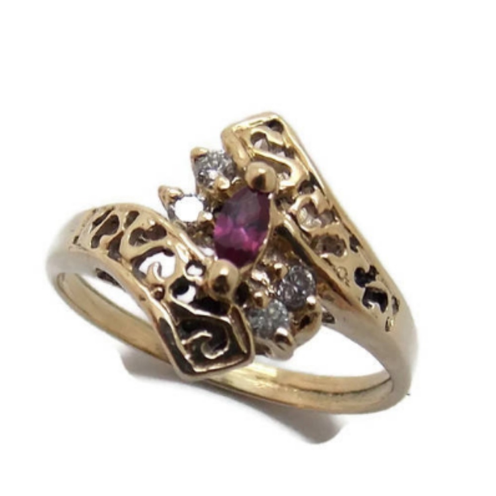 10k Yellow Gold Ruby And Diamond Ladies Ring!